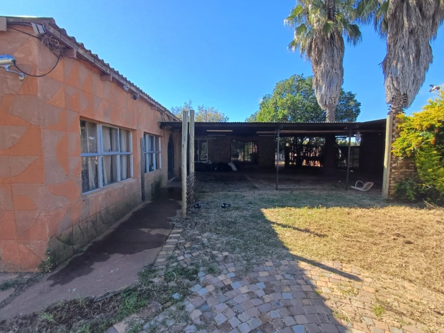 6 Bedroom Property for Sale in Randlespark North West
